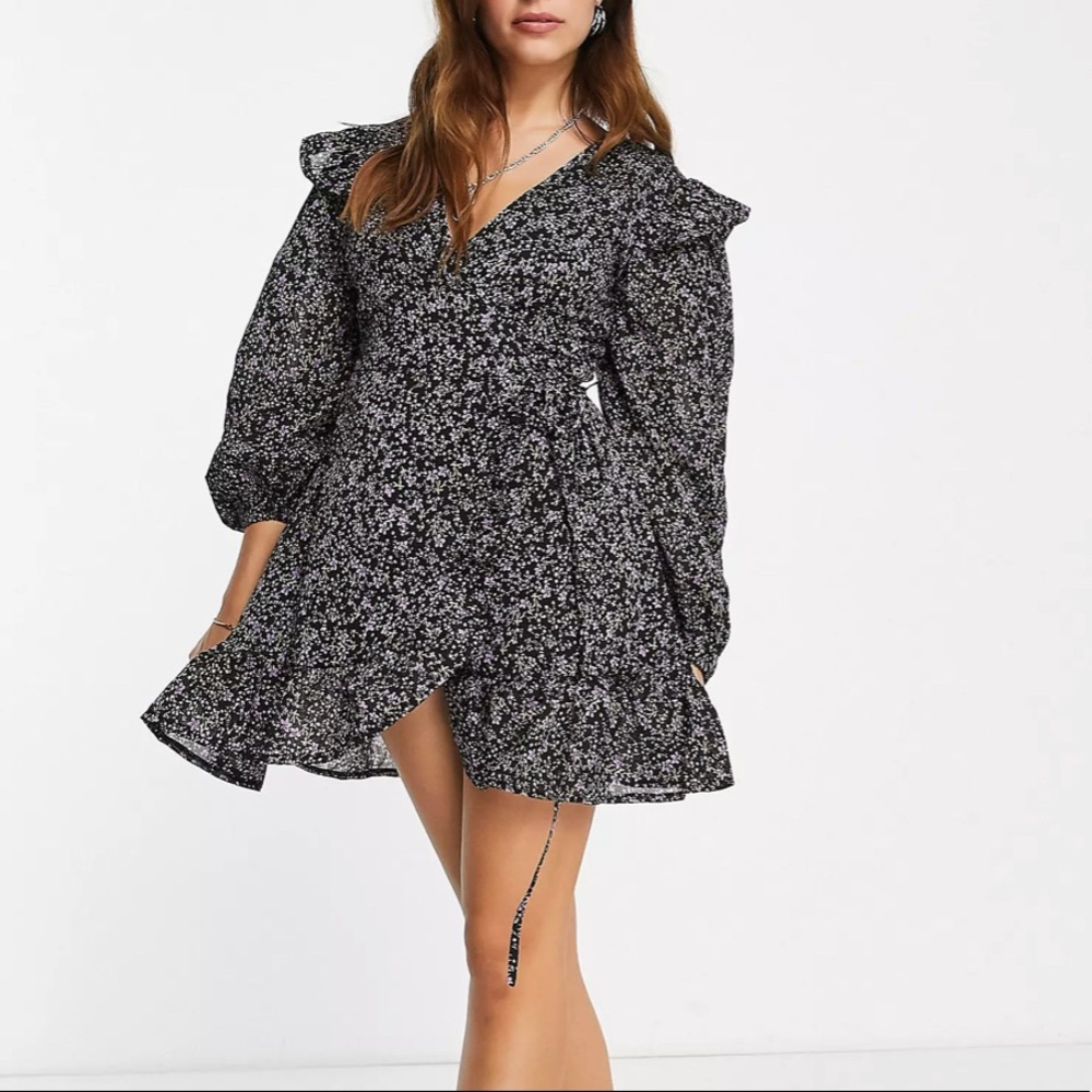NWT Violet Romance wrap mini dress in ditsy floral size 4